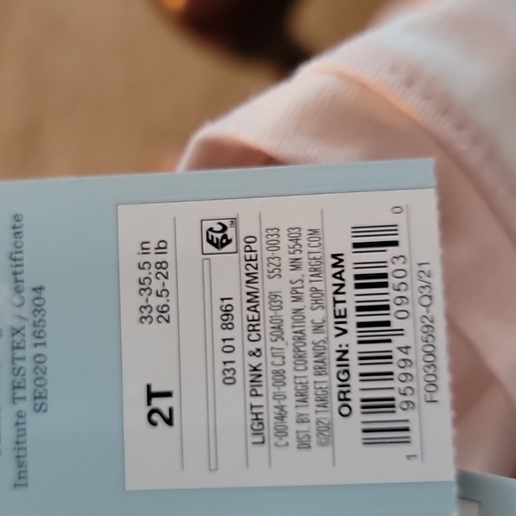 1 T shirt 1 long sleeve shirt and 1 sweater  bundle - Picture 12 of 12